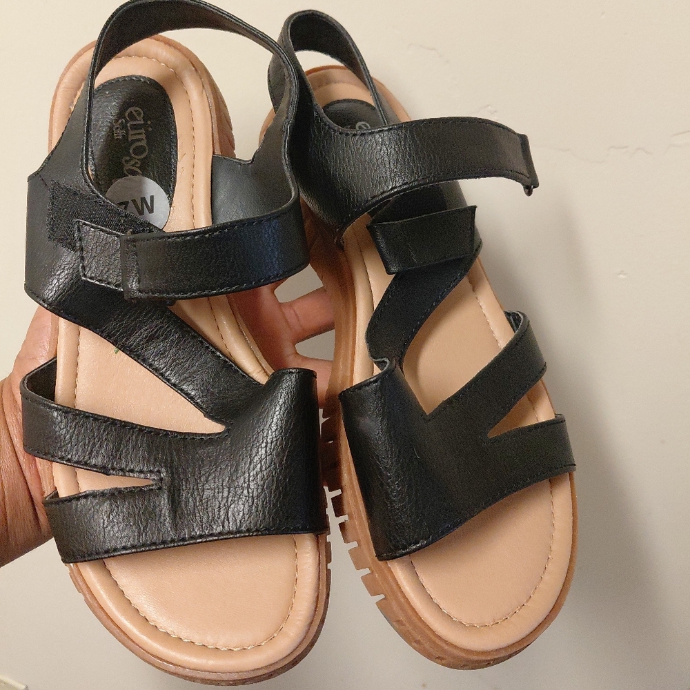 Eurosoft Women's Black Chunky Platform Comfortable Strappy Sandals Size 7 Wide - Picture 2 of 10